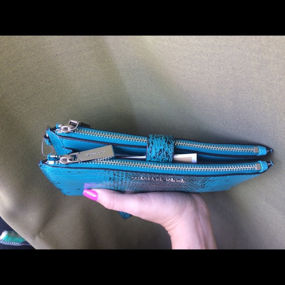 Brand new Michael Kors wallet . Last one! - Picture 4 of 7